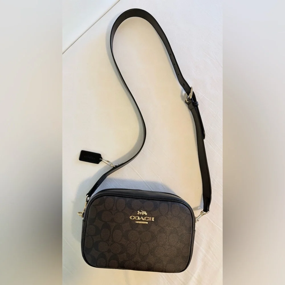 Coach Mini Jamie Camera Bag
Monogram Canvas Brown Black Leather
Crossbody - Picture 14 of 14